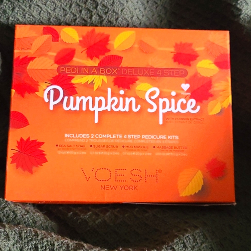 BNIB Voesh Pumpkin Spice Pedi In A Box Deluxe